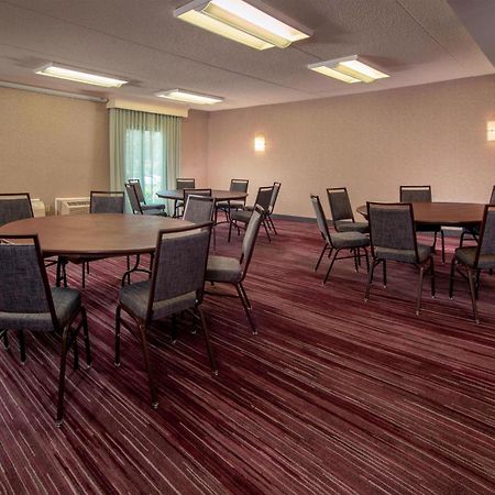 Courtyard By Marriott Роквилл Экстерьер фото