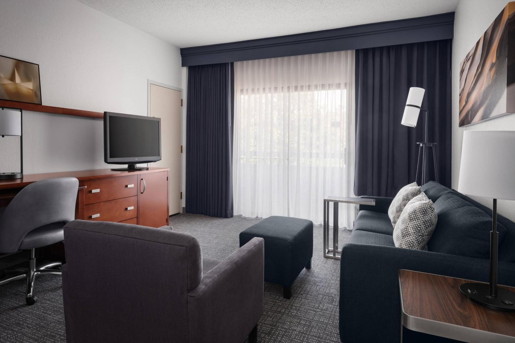 Courtyard By Marriott Роквилл Экстерьер фото