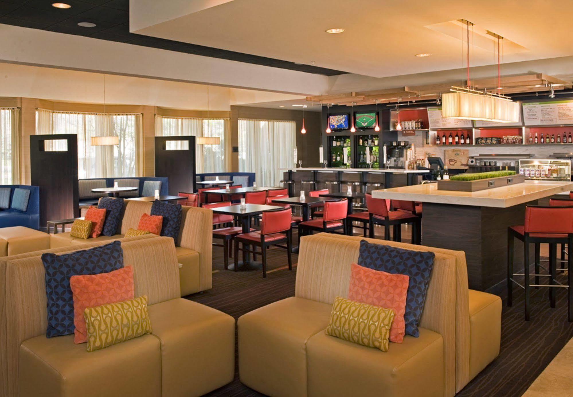 Courtyard By Marriott Роквилл Экстерьер фото
