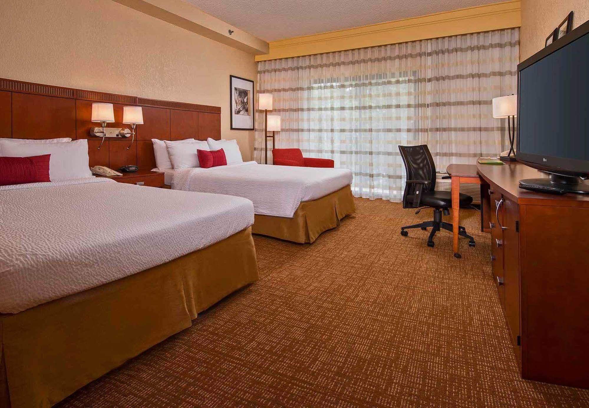 Courtyard By Marriott Роквилл Экстерьер фото