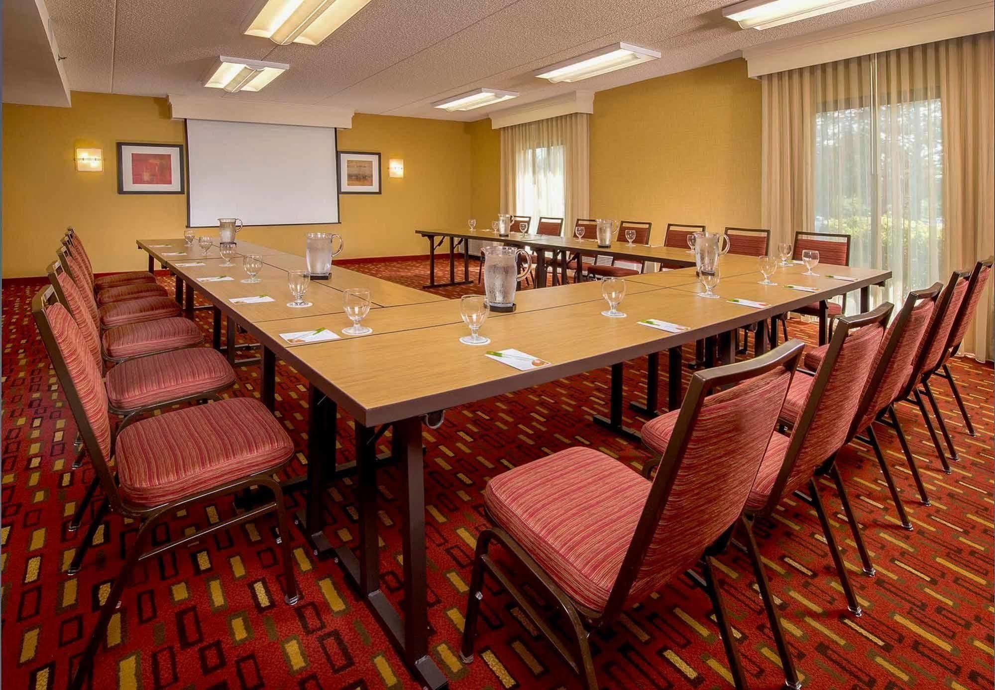 Courtyard By Marriott Роквилл Экстерьер фото