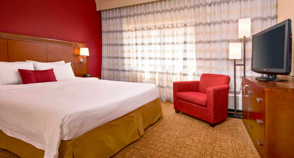 Courtyard By Marriott Роквилл Экстерьер фото